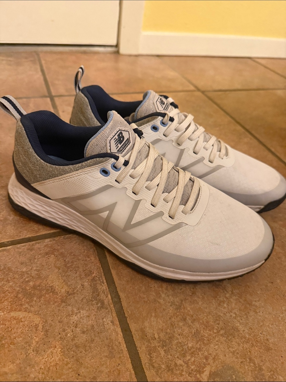 New Balance Fresh Foam V2 Men’s White and Navy Lightweight Golf Shoes Sz 10
